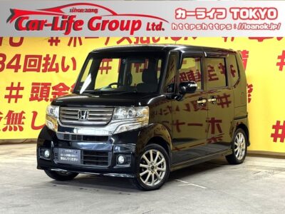 N-BOX　カスタム　GL  パッケージ　【車検2年付】💎走行８万ｋｍ台低走行💎夜間でも明るいHIDヘッドライト🔦社外メモリーナビ🗾ＤＶＤ📀Ｂｌｕｅｔｏｏｔｈ🎶📱フルセグＴＶ📺駐車時に安心なバックカメラ付👀コンパクトなのに室内広々で家族でのお出かけにもドライブにもぴったり🚗✨高い天井で乗り降りも荷物の積み込みも楽々🎶後席はフルフラットにできるので大きな荷物を積むのも便利です🙌両側スライド・左側パワースライドドアで乗り降りも楽々🌈カタログ燃費ＪＣ０８モード２４．２ｋｍ／Ｌの低燃費🍃🌈月々2万円台～✨🌜TOKYO店専用HPにて随時更新中❗ carlifegroup.tokyo.jpで検索🕵️‍♂️🌛《1年保証付》