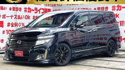ELGRAND　エルグランド　アーバンクロム　【特別仕様車】【総合評価優良車】【カスタム】💎純正フロントハーフエアロ＆レアマイスター18インチＡＷ＆RSRダウンサススプリング装着済💎両側パワースライドドア🚪＆ワンタッチオープナー機能付で乗降り楽々🎉純正ＨＤＤナビ🗾ＤＶＤ💿ハンズフリー📱フルセグＴＶ内蔵型📺高級感溢れるインパネ内装・ハーフレザーシート装備💺✨７人乗りキャプテンシート・オットマン機能付💎純正フリップダウンモニターでリアエンタメもＯＫ📺ＨＩＤヘッドライト＆LEDフォグランプ＆デイライト付で夜間視野確保🔦前後コーナーセンサー＆バックカメラ＆アラウンドビューモニターで駐車・車庫入れも安心👍🚗福岡店専用HPでも在庫確認可能‼✨ 【carlifegroup.fukuoka.jp/】で検索🕵️‍♂️