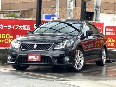 クラウン　2.5アスリート　アニバーサリーエディション　ムーンルーフパッケージ　みんな大好きクラウンアスリート🚗✌️　外装も内装もブラックで統一されていてかっこいい1台✨　サンルーフやその他の装備も搭載で楽しく安心してお車に乗れますね🚘🫧　冬場も快適！シートヒーター搭載‼️💫　🌜大阪店専用HPも要チェック❗carlifegroup.jp で検索🕵️‍♂️　Instagram・Twitter・TikTokも随時更新中❗❗🌛《1年保証付》