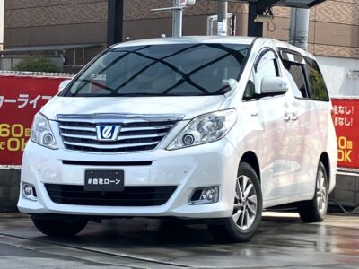 アルファード　ハイブリッドG　燃費性能も優れて内装も高級感のある1台🚗✨　キャプテンシート＆オットマンや前席パワーシート、助手席オットマンでラグジュアリー感ある車内💺　パワーバックドアで車内からも開閉可能😋　低燃費、後席広々空間でお出掛けしてもノンストレスですね✨　🌜大阪店専用HPも要チェック❗carlifegroup.jp で検索🕵️‍♂️　Instagram・Twitter・TikTokも随時更新中❗❗🌛《1年保証付》