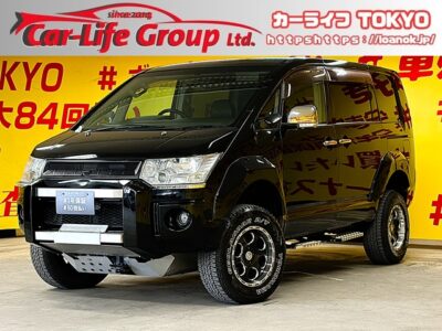 DELICA　デリカD5　Gプレミアム　【4WD】【カスタム】【車検２年付】エルフォード16AW＆オーバーフェンダー＆リフトアップコイル＆JAOSリアラダー装着済💫🤙純正ＨＤＤナビ🗾ＤＶＤ💿純正フリップダウンモニター付きで楽しく長距離ドライブできます✨音響もロックフォード＆サブウーハー付🎶大人数でのキャンプやアウトドアにピッタリの1台⛺ヒッチメンバーも装備✨魅力的なカスタム装備豊富😍👌自由自在に2WD・4WDの切り替えが可能💎両側電動スライドドア・パワーバックドア❗TOKYO店専用HPにて更新中❗ carlifegroup.tokyo.jpで検索🕵️‍♂️🌛《1年保証付》