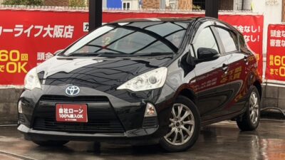 アクア　S　【ユーザー買取車】　燃費性能抜群のハイブリッドコンパクトカー⛽　SDナビでBluetoothオーディオ接続やフルセグTV視聴可能📺　バックカメラ付きのため駐車時安心📸　抜群の燃費で通勤にも普段のお出かけにもノンストレスですね😁　🌜大阪店専用HPも要チェック❗carlifegroup.jp で検索🕵️‍♂️　Instagram・Twitter・TikTokも随時更新中❗❗🌛《1年保証付》