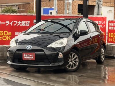 アクア　S　【ユーザー買取車】　燃費性能抜群のハイブリッドコンパクトカー⛽　SDナビでBluetoothオーディオ接続やフルセグTV視聴可能📺　バックカメラ付きのため駐車時安心📸　抜群の燃費で通勤にも普段のお出かけにもノンストレスですね😁　🌜大阪店専用HPも要チェック❗carlifegroup.jp で検索🕵️‍♂️　Instagram・Twitter・TikTokも随時更新中❗❗🌛《1年保証付》