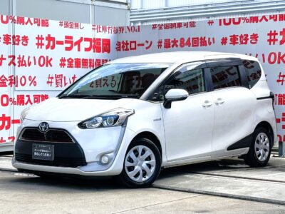SIENTA　シエンタHV　G　　💎車線逸脱警報装置＆衝突被害軽減ブレーキ安全機能搭載✨月々３万円台～ＯＫ✨コンパクトながらゆったり快適に座れる3列シート・7人乗り✨💺サードシートは床下収納タイプで広いラゲッジルームへ変更も可能🧳純正ＳＤナビ🗾ＤＶＤ📀Ｂｌｕｅｔｏｏｔｈ🎶📱📞フルセグＴＶ内蔵型📺走行中映像視聴可能👀🎉ワンプッシュオープナータイプ🔘両側パワースライドドア🚪ＬＥＤヘッドライトで夜間の視野性も抜群💡🌈ＪＣ０８モード走行燃費２７．２ｋｍ／Ｌの低燃費🍀車検２年付🌈🚗福岡店専用HPでも在庫確認可能‼✨ 【carlifegroup.fukuoka.jp】で検索🕵️‍♂️