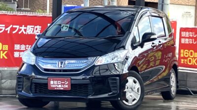 フリード ハイブリッド ジャストセレクション クルーズコントロール搭載で高速道路の運転も疲れない😮💨💫 コンパクトカーなのにスライドドア付きで乗り降りラクチン✌️✨ 3列シートで後席広々空間🫧👌 🌜大阪店専用HPも要チェック❗carlifegroup.jp で検索🕵️♂️ Instagram・Twitter・TikTokも随時更新中❗❗🌛《1年保証付》