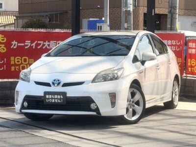 プリウス　Sツーリングセレクション　月々2万円台～で30系プリウス後期型お乗りいただけます✨　カタログ燃費は驚異の30.4km/L⛽　純正ナビでTV・DVD視聴可能はもちろん、Bluetoothオーディオも接続可能です🎶　バックカメラ搭載で駐停車も安心🙌　🌜大阪店専用HPも要チェック❗carlifegroup.jp で検索🕵️‍♂️　Instagram・Twitter・TikTokも随時更新中❗❗🌛《1年保証付》