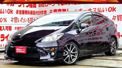 PRIUS プリウス Sツーリングセレクション G’s【特別仕様車】【カスタム】【車検2年付】"💎社外フロントリップスポイラー&パシオン2本出しマフラー装着済💎カロッツェリアサブウーファー付で音響性能抜群🔥"内外装専用パーツも施した特別な1台✨専用セミバケットシート・専用テールレンズ・専用フロアマット・ローダウン強化スプリング🔥上品で落ち着いたボルドーマイカメタリックカラー✨ストラーダHDDナビ🗾DVD💿Bluetooth🎶📱📞フルセグTV内蔵型📺走行中映像視聴可能👀ハイブリッド車のスポーツコンバージョンタイプ🍃納車時新品タイヤ装着🏁車検2年付🚗福岡店専用HPでも在庫確認可能‼✨ 【carlifegroup.fukuoka.jp/】で検索🕵️♂️