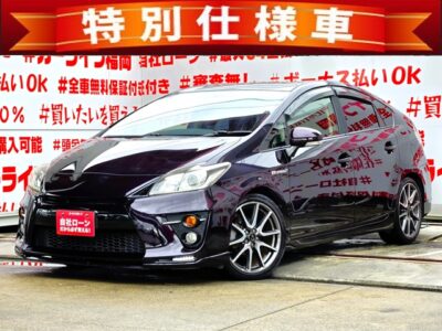 PRIUS　プリウス　Sツーリングセレクション　G’ｓ【特別仕様車】【カスタム】＂💎社外フロントリップスポイラー＆パシオン２本出しマフラー装着済💎カロッツェリアサブウーファー付で音響性能抜群🔥＂内外装専用パーツも施した特別な１台✨専用セミバケットシート・専用テールレンズ・専用フロアマット・ローダウン強化スプリング🔥上品で落ち着いたボルドーマイカメタリックカラー✨ストラーダＨＤＤナビ🗾ＤＶＤ💿Ｂｌｕｅｔｏｏｔｈ🎶📱📞フルセグＴＶ内蔵型📺走行中映像視聴可能👀ハイブリッド車のスポーツコンバージョンタイプ🍃納車時新品タイヤ装着🏁車検２年付🚗福岡店専用HPでも在庫確認可能‼✨ 【carlifegroup.fukuoka.jp/】で検索🕵️‍♂️