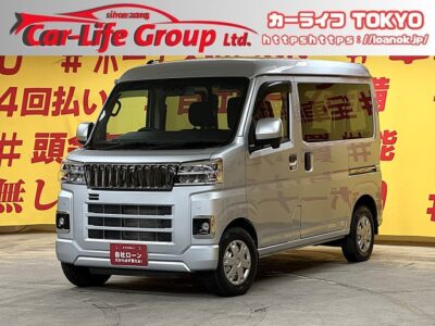 HIJET　ハイゼットカーゴ　クルーズ　【4WD】【車検2年付】令和４年式・人気７００型✨上級グレード✨💎３万キロ台低走行車両💎社外グリル＆スタッドレスタイヤ装着🛞安心の運転支援・スマートアシスト機能搭載💡純正ディスプレイオーディオ🎶ＣＤ💿ＤＶＤ📀両側スライドドアで乗り降りも楽々😎大きな荷物も乗せられて日常でもお仕事でも便利な1台🚗抜群の収納スペース・オーバーヘッドコンソール付😊プッシュスタート＆スマートキータイプ👆アイドリングストップ付きで燃費性能も抜群😍🍃カタログ燃費・ＪＣ０８モード２０．５ｋｍ🍃夜間走行も明るいLEDヘッドライト＆LEDフォグ🔦🌛TOKYO店専用HPにて更新中❗ carlifegroup.tokyo.jpで検索🕵️‍♂️🌛《1年保証》