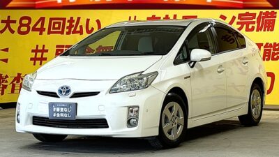 PRIUS　プリウス　Ｓ　LEDエディション　【特別仕様車】ＬＥＤヘッドライトタイプ🔦車検Ｒ９年１１月まで👀👌🍃カタログ燃費・ＪＣ０８モード３０．４ｋｍ／Ｌの低燃費🍃純正HDDナビ🗾地デジフルセグTV📺CD💿DVD📀Bluetooth接続でスマホから音楽再生可能です📱🎶駐車時に安心のバックカメラ付き👀　高速道路で便利なETC＆クルーズコントロール装備🚗スマートキー&プッシュスタート付きなのでエンジン楽々スタート👌🌛TOKYO店専用HPにて更新中❗ carlifegroup.tokyo.jpで検索🕵️‍♂️🌛《1年保証》