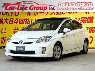 PRIUS　プリウス　S　【サンルーフ】【車検２年付】【タイヤ４本新品】💎走行７万キロ台💎月々２万円台～OK👌🌞開放感抜群のソーラーパネル付きサンルーフ🌞純正SDナビ🗾地デジフルセグTV📺DVD📀Bluetooth📱🎶🍃JC08モード：30.4kmの低燃費🍃クリアランスソナーで狭い道でも安心👌スマートキー&プッシュスタート付きエンジン楽々スタート🌈🌛TOKYO店専用HPにて更新中❗ carlifegroup.tokyo.jpで検索🕵️‍♂️🌛《1年保証》