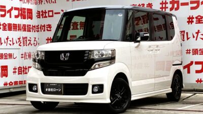 N-BOXカスタム G・Aパッケージ 🌟パール/黒ツートン🌟月々2万円台~OK👌ケンウッドメモリーナビ🗾地デジフルセグTV内蔵型🖥️DVD📀Bluetoothオーディオ再生🎵ミュージックサーバー付🎶バックカメラ・衝突被害軽減ブレーキ(CTBA)安全装備も充実👍JC08モード25.2km/Lの低燃費🍃🚗福岡店専用HPでも在庫確認可能‼✨【carlifegroup.fukuoka.jp/】で検索🕵️♂️