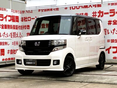 N-BOXカスタム　G・Aパッケージ　🌟パール/黒ツートン🌟月々２万円台～OK👌ケンウッドメモリーナビ🗾地デジフルセグTV内蔵型🖥️DVD📀Bluetoothオーディオ再生🎵ミュージックサーバー付🎶バックカメラ・衝突被害軽減ブレーキ（CTBA)安全装備も充実👍ＪＣ０８モード２5．２ｋｍ／Ｌの低燃費🍃🚗福岡店専用HPでも在庫確認可能‼✨【carlifegroup.fukuoka.jp/】で検索🕵️‍♂️