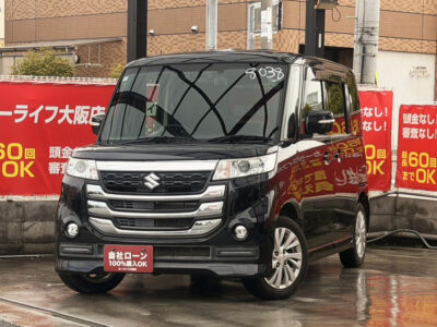 スペーシアカスタム　Zデュアルカメラブレーキサポートユーティリティパッケージ　存在感あふれるデザインや低燃費で力強い走りを特長とするハイトワゴンタイプの軽乗用車🚗　軽自動車として初めて2つのカメラを採用したステレオカメラ方式の衝突被害軽減システム「デュアルカメラブレーキサポート」を搭載✨　Bluetoothオーディオ接続可能なナビや両側パワースライドドア、シートヒーターなど装備も充実👌　🌜大阪店専用HPも要チェック❗carlifegroup.jp で検索🕵️‍♂️　Instagram・Twitter・TikTokも随時更新中❗❗🌛《1年保証付》