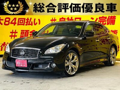 FUGA　フーガHV　ベースグレード【総合評価優良車】【車検2年付】【1年保証付】大人気の純正オプションバンパー&純正20インチアルミホイールで大人かっこいい車両になります✨　純正HDDナビ🗾CD、DVD、AUX、Bluetooth、地デジフルセグTV👀セダンの本質的な魅力である「走・美・快」の最高峰を追求した高級セダン🔰運転に自信がない方でも安心装備のバック・サイドカメラつき📸　クルーズコントロール&ビルトインETCで高速道路でも大活躍😍夜間でも明るいHIDヘッドライト&フォグランプ🌞🌜TOKYO店専用HPにて随時更新中❗ carlifegroup.tokyo.jpで検索🕵️‍♂️🌛