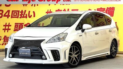PRIUSα　プリウスα　S　【カスタム】【1年保証】シルクブレイズ＆トミーカイラフルエアロ✨社外17インチAW＆TEIN車高調装備🛞ストラーダ８インチSDナビ🗾大きな画面でTV・DVD視聴可能📺&Bluetooth接続大好きな音楽を車内で楽しむことが出来ます👌室内もピアノブラック‼️ガングリップステアリング＆パネル付き🌈HIDヘッドライト・LEDフォグ✨安心前後ドライブレコーダー装備👀高速移動も楽々クルーズコントロール＆ETC付✨社外LEDテール🌈カタログ燃費JC08モード26.2Km/ℓ！抜群の低燃費⛽　後部座席を倒せば十分なラゲッジスペース確保✨　🌛TOKYO店専用HPにて更新中❗ carlifegroup.tokyo.jpで検索🕵️‍♂️🌛