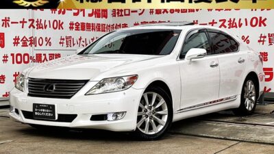 LEXUS　レクサス　LS460　バージョンU　Iパッケージ　【総合評価優良車】＂中期型＂✨上級グレード✨豪華３点セット・本革シート💺＆マルチナビ📺＆サンルーフ🔥後席装備充実✨助手席側後席フルリクライニング・前席シートヒーターシートクーラー・後席パーソナルライト・電動マッサージ機能・三面電動サンシェード・クーラーボックス・後席シートメモリー機能・後席音楽、エアコン、助手席操作可能✨マークレビンソンサウンドシステム📀チルトアップサンルーフ❗オプションデイライト🔦本木目で内装の見た目もバッチリ🔥レーダークルーズコントロール&ビルドインＥＴＣで高速道路での長距離走行も楽々快適🚗🌈車検２年付🌈📱福岡店専用HPでも在庫確認可能‼✨【carlifegroup.fukuoka.jp/】で検索🕵️‍♂️