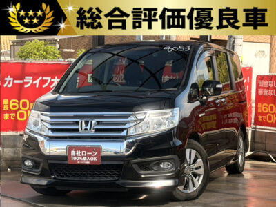 ステップワゴンスパーダ　Zインターナビセレクション【総合評価優良車】　ホンダ独自の低床設計で乗り降りからお荷物の積み込みまで楽々です📦️　両側パワースライドドアでお子様も簡単に乗り込むことができます🚪　もしもの時でも安心のドライブレコーダー付き🎥　パドルシフトで細かなドライビング操作が可能です🏁　🌜大阪店専用HPも要チェック❗carlifegroup.jp で検索🕵️‍♂️　Instagram・Twitter・TikTokも随時更新中❗❗🌛《1年保証付》