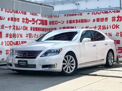 LEXUS　レクサス　LS600h　I パッケージ＂中期型＂【4ＷＤ】　レクサス最高級・ＢＩＧセダン４ＷＤハイブリッドタイプ💎福岡店再入庫💎✨純正ＨＤＤマルチナビ🗾ＤＶＤ📀Ｂｌｕｅｔｏｏｔｈ🎶📱📞フルセグＴＶ内蔵型📺走行中映像視聴可能👀高級感溢れるベージュ本革エアーシート💺シートエアコン＆全席シートヒーター装備💺リア３面電動シェード付きでＵＶ＆プライバシー効果もＯＫです😎納車時新品タイヤ装着🎶車検２年付🚗福岡店専用HPでも在庫確認可能‼✨ 【carlifegroup.fukuoka.jp/】で検索🕵️‍♂️