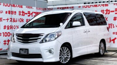 ALPHARD アルファード 240S　人気の7人乗りtypeで後席はキャプテンシート＆オットマンでラグジュアリーな車内💺ツインムーンルーフ付きで大解放🔥🔥両側パワースライドドア付きで乗り降り楽々快適🚪純正SDナビでフルセグTV・DVD視聴可能はもちろんBluetoothオーディオも接続可能です🎵左右独立のデュアルエアコンや後席独立のWエアコンなど車内の空調も快適🎶🚗福岡店専用HPでも在庫確認可能‼✨【carlifegroup.fukuoka.jp/】で検索🕵️‍♂️