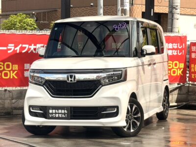 N-BOXカスタム　G・Lホンダセンシング 　安全装備付きだから初めての車にもピッタリ🚗💫　何処に行くにも安心ドライブレコーダー＆バックカメラ搭載📷✌️　高速走路でも運転が苦にならないレーダークルーズコントロール搭載🫧💫　好きな音楽聞きながらドライブが楽しめるBluetoothオーディオ🎵✨　🌜大阪店専用HPも要チェック❗carlifegroup.jp で検索🕵️‍♂️　Instagram・Twitter・TikTokも随時更新中❗❗🌛《1年保証付》
