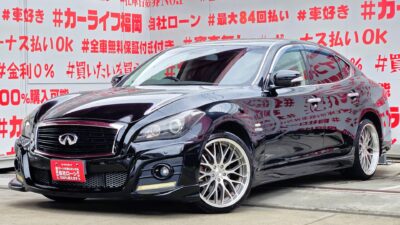 FUGA　フーガハイブリッド　VIPパッケージ　【カスタム】＂最上級グレード＂💎大人気ロクサーニマルチフォルケッタ２０インチＡＷ＆ＩＭＰＵＬハーフフルエアロ装着済💎安全装備＆快適装備多数の１台🔥セダンタイプハイブリッド車＂最高出力エンジン３０６ｐｓ＆モーター６８ｐｓのハイパワータイプ🔥カタログ燃費では１０・１５モード１９．０ｋｍ／Ｌの驚異の燃費性のも誇る１台🍃純正ＨＤＤマルチナビ🗾ＤＶＤ📀Ｂｌｕｅｔｏｏｔｈ🎶📱📞フルセグＴＶ内臓型📺走行中映像視聴可能👀💎高級感溢れるウッド調パネル＆本革シート＆パワーシートタイプ💺レーダークルーズコントロール機能付で楽々高速走行＂シートエアコン＆シートエアコン＆Wエアコン付の快適装備多数✨車検２年付🚗福岡店専用HPでも在庫確認可能‼✨ 【carlifegroup.fukuoka.jp/】で検索🕵️‍♂️