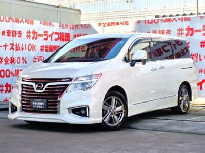 ELGRAND　エルグランド　250ハイウェイスターS　【車検2年付】＂後期型＂大型フロントグリル＆シグネチャーＬＥＤポジションランプ採用・純正フロントハーフスポイラー付😛🌞ケンウッドメモリーナビ🗾ＤＶＤ💿フルセグＴＶ内蔵型📺フリップダウンモニター付でリアのエンタメも充実🎶両側パワースライドドア🌞サイドサンシェード付きでＵＶ😎プライバシーもＯＫ✨７人乗りキャプテンシートタイプ・オットマン付💎ハーフレザーシート💺で更に高級感を演出💺車庫入れもバックカメラで簡単駐車🔧🌈ドライブレコーダー付きで安心録画ＯＫ🎥🌈納車時新品タイヤ装着🚗福岡店専用HPでも在庫確認可能‼✨ 【carlifegroup.fukuoka.jp/】で検索🕵️‍♂️