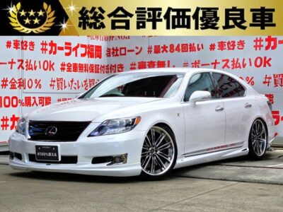 LEXUS　レクサス　LS460　バージョンSZ　＂中期型＂【カスタム】💎クレンツェ２１インチＡＷ＆ＴＯＭ’Ｓハーフフルエアロ装着済💎エアサスコントローラー付で簡単ローダウン🔥ＬＳ６００ｈ用３眼ＬＥＤヘッドライト装着で夜間走行もバッチリ🔦純正ＨＤＤマルチナビ🗾ＤＶＤ６連チェンジャー📀Ｂｌｕｅｔｏｏｔｈ🎶📱📞フルセグＴＶ内蔵型📺本革エア―シート💺シートエアコン🌀シートヒーター🔥装備車🚘パドルシフトで簡単シフトチェンジ・スポーツモードもＯＫ🏁レクサスプレミアムサウンドで高音質も楽しめる🎉🚗福岡店専用HPでも在庫確認可能‼✨ 【carlifegroup.fukuoka.jp】で検索🕵️‍♂️