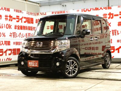 N-BOX　カスタム　Ｇ・SSパッケージ【特別仕様車】【車検2年付】　＂人気車種Nシリーズ・ハイトワゴン＂走行距離７万㌔台＂月々２万円台～ＯＫ💎床面が低く、両側パワースライドドア🚪なので老若男女問わず乗り降り楽々🤱荷物の出し入れラクチン😊二列目は様々なシートアレンジ可能で使い勝手バツグン😎社外メモリーナビ🗾地デジフルセグＴＶ内臓型📺CD・DVD📀視聴可能🍃ＨＩＤヘッドライト＆フォグで夜間視野確保🔦🚗福岡店専用HPでも在庫確認可能‼✨【carlifegroup.fukuoka.jp/】で検索🕵️‍♂️