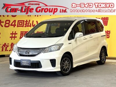 FREED HV　フリードハイブリッド　【車検２年付】💎ファミリー層に大人気の６人乗りコンパクトサイズのスライドドアタイプ👨‍👩‍👧‍👦左側パワースライドドアで後席の乗り降りや荷物の出し入れラクラクです😊👌🍃カタログ燃費ＪＣ08モード／２１．６km/Ｌ🍃社外ナビ🛣️地デジ📺ＣＤ💿ＤＶＤ📀Bluetooth📱🎶駐車時に安心・安全のバックカメラ付き👀✨ウォークスルー可能で大人数でのお出掛けもラクラク😆✨高速道路走行時に便利なETC装備😊👌🌛TOKYO店専用HPにて更新中❗ carlifegroup.tokyo.jpで検索🕵️‍♂️🌛《1年保証付》