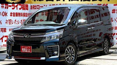 VOXY　ヴォクシー　ＺＳ煌Ⅱ【総合評価優良車】【特別仕様車】💎大画面😲純正１０インチＳＤナビ装着タイプ🗾ＤＶＤ📀Ｂｌｕｅｔｏｏｔｈ📞🎶フルセグ内蔵📺走行中映像視聴可能👀夜間も視界バッチリ💡ＬＥＤヘッドライト・ＬＥＤフォグランプ装備💡燃費もＯＫ🍃アイドリングストップ付🍃両側パワースライドドアー搭載・楽々開閉🚪７人乗りキャプテンタイプでウォークスルー自由自在😊運転支援・衝突軽減ブレーキ機能も装備🚗福岡店専用HPでも在庫確認可能‼✨ 【carlifegroup.fukuoka.jp/】で検索🕵️‍♂️