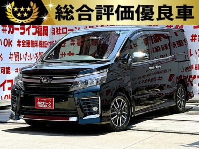 VOXY　ヴォクシー　ＺＳ煌Ⅱ【総合評価優良車】【特別仕様車】💎大画面😲純正１０インチＳＤナビ装着タイプ🗾ＤＶＤ📀Ｂｌｕｅｔｏｏｔｈ📞🎶フルセグ内蔵📺走行中映像視聴可能👀夜間も視界バッチリ💡ＬＥＤヘッドライト・ＬＥＤフォグランプ装備💡燃費もＯＫ🍃アイドリングストップ付🍃両側パワースライドドアー搭載・楽々開閉🚪７人乗りキャプテンタイプでウォークスルー自由自在😊運転支援・衝突軽減ブレーキ機能も装備🚗福岡店専用HPでも在庫確認可能‼✨ 【carlifegroup.fukuoka.jp/】で検索🕵️‍♂️