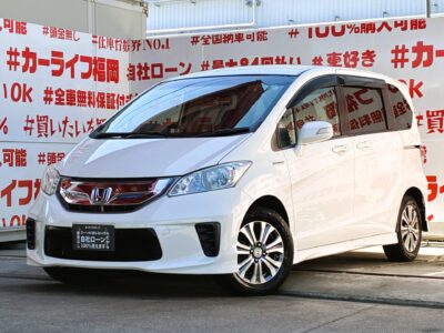 FREED　フリード　ハイブリッドジャストセレクション ～6人乗りタイプ～🤩純正メモリーナビ🗾地デジワンセグTV📺CD・DVD再生📀安心のバックカメラ付き📸1,500ccクラス5ナンバーサイズのハイトコンパクト🚙両側パワースライドドアで小さなお子様の力でも後席の乗り降り楽々です🤱明るいＨＩＤヘッドライト搭載💡お出掛けに便利なクルーズコントロール🚗ETC車載器🌟AC100V電源付き✨車検2年付🌈🚗福岡店専用HPでも在庫確認可能‼✨ 【carlifegroup.fukuoka.jp/】で検索🕵️‍♂️