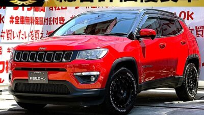 JEEP COMPASS ジープ・コンパス ロンジチュード【総合評価優良車】💎人気の輸入車・SUV/走行3万km台💎エクストリーム17AW&ホワイトレタータイヤ装着でオフロード感もバッチリ🔥純正8.4インチオーディオナビ🗾Bluetooth📞📱フルセグTV内蔵型📺明るいLEDヘッドライト・LEDフォグランプを採用✨ブラックペイントルーフで流行りの人気ツートンカラー🟥⬛サイズ感バッチリのSUVで女性にも大人気🎉ジープブランドの新しいシティクルーザー🚙月々4万円台~OK😲車検2年付🌈福岡店専用HPでも在庫確認可能‼✨ 【carlifegroup.fukuoka.jp/】で検索🕵️♂️