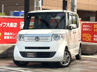 N-BOX　G　SSパッケージ　お手頃価格で入荷いたしました🙌　両側パワースライドドア・フルフラットシートの快適装備揃っております👍　Bluetoothオーディオ可能な純正ナビ搭載📺　この価格なのにこの広さと快適性はこのお車のみ❗️　早い者勝ちの1台です😲　🌜大阪店専用HPも要チェック❗carlifegroup.jp で検索🕵️‍♂️　Instagram・Twitter・TikTokも随時更新中❗❗🌛《1年保証付》