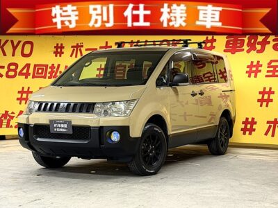 　DELICA　デリカD5　シャモニー　【特別仕様車】【カスタム】【4WD】【車検2年付】大人数でのキャンプやアウトドアにピッタリの1台⛺✨魅力的なカスタム装備豊富😍👌パート式4WDで自由自在に2WD・4WDの切り替えが可能🤙パドルシフト＆クルーズコントロールが付いてて運転が楽々で楽しい✨純正ＨＤＤナビ🗾ＤＶＤ💿アルパイン11型後席モニター付きで楽しく長距離ドライブできます✨👑カーメイトINNOルーフラック装着済👑🛞マッドブラックVIGOROUS HT601 Ｍ/Ｔ16インチAW装着済🛞🌛TOKYO店専用HPにて更新中❗ carlifegroup.tokyo.jpで検索🕵️‍♂️🌛《1年保証》