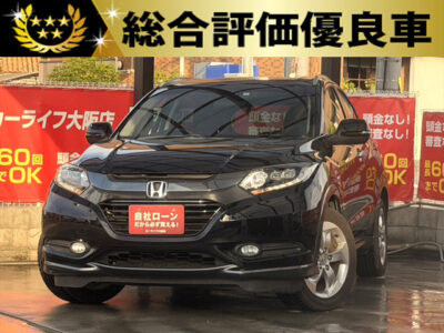 ヴェゼル　ハイヴリッドX【総合評価優良車】　後席はフルフラット可能なので大きなお荷物を積むこともでき、キャンプやアウトドアでも活躍できますっ🚗🫧　安全装備搭載で運転が苦手な方も安心📌💨　好きな音楽を聴いてトライブ可能なBluetoothオーディオ搭載🎼💫　🌜大阪店専用HPも要チェック❗carlifegroup.jp で検索🕵️‍♂️　Instagram・Twitter・TikTokも随時更新中❗❗🌛《1年保証付》