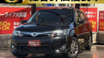 カローラフィールダー　HV　ＧエアロツアラーＷＸＢ【総合評価優良車】　カタログ燃費33km/Lの燃費性能と1,500ccのコンパクト排気量で非常に経済的なハイブリッドカー⛽️　特別仕様車グレード「ＷＸＢ」なのでカーボン調の内装パネルやハーフレザーシートなどインテリアデザインにもこだわった一台です💎　純正SDナビでBluetoothオーディオ視聴可能🎵　スタッドレスタイヤ＆社外AW付きなので降雪地域の方でも安心してお乗りいただけます☃️　🌜大阪店専用HPも要チェック❗carlifegroup.jp で検索🕵️‍♂️　Instagram・Twitter・TikTokも随時更新中❗❗🌛《1年保証付》