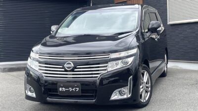 エルグランド 250 HWS ディスプレイオーディオでYouTubeやGooglemapの視聴が可能😯✌️ 運転席・助手席で各自温度調節可能なデュアルエアコン搭載💨✌️ 2列目オットマンシートで遠出する際にも足や身体が疲れない🚗💫 障害物センサー付きで車を傷つける前気づく事ができる😮💨✨ 🌜大阪店専用HPも要チェック❗carlifegroup.jp で検索🕵️♂️ Instagram・Twitter・TikTokも随時更新中❗❗🌛《1年保証付》