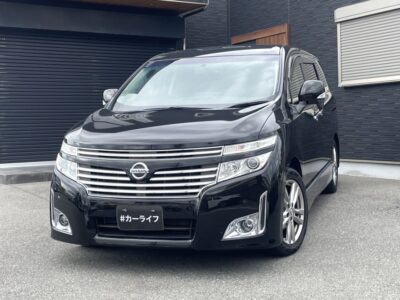 エルグランド　250　HWS　ディスプレイオーディオでYouTubeやGooglemapの視聴が可能😯✌️　運転席・助手席で各自温度調節可能なデュアルエアコン搭載💨✌️　2列目オットマンシートで遠出する際にも足や身体が疲れない🚗💫　障害物センサー付きで車を傷つける前気づく事ができる😮‍💨✨　🌜大阪店専用HPも要チェック❗carlifegroup.jp で検索🕵️‍♂️　Instagram・Twitter・TikTokも随時更新中❗❗🌛《1年保証付》