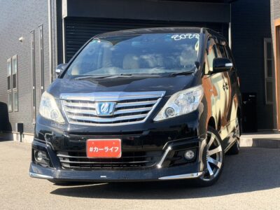 アルファード　ハイブリッドG　４WD　お子様が居る家庭には嬉しいフリップダウンモニター搭載🚗🫧　メモリーシート搭載で運転手が変わっても自分の座席にすぐに変更可能🙆‍♀️✌️　大きい車乗りたいけど運転が苦手な方でも安心ドライブレコーダー＆バックカメラ搭載📷💨　🌜大阪店専用HPも要チェック❗carlifegroup.jp で検索🕵️‍♂️　Instagram・Twitter・TikTokも随時更新中❗❗🌛《1年保証付》