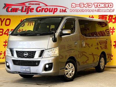 CARAVAN   NV350　キャラバン　プレミアムGX　【車検1年付】純正SDナビ＆ワンセグTV付📺安心のバックカメラ装備✨荷室にはベットキット✨後席は夏はクーラー、冬はヒーター利用可能で快適です😆　両側スライドドアで荷物の出し入れ＆乗り降りラクラク!🚪　お荷物の量に合わせてヘッドライトの角度が調整できるヘッドライトレベライザー機能付きで昼夜問わず大活躍間違いなし✨　🌜TOKYO店専用HPにて更新中❗ carlifegroup.tokyo.jpで検索🕵️‍♂️🌛《1年保証付》