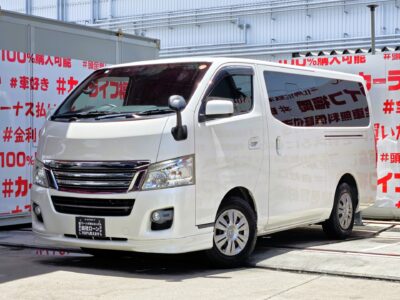 CARAVAN NV350　キャラバン　ロングプレミアムGX　【車検１年付】💎純正フロントハーフエアロ付🛞両側スライドドアで荷物の出し入れ＆乗り降りラクラク!🚪両側オートクロージャ―装備🎉社外ＳＤナビ🗾Ｂｌｕｅｔｏｏｔｈ🎶📱📞フルセグＴＶ内蔵型📺走行中映像視聴可能👀仕事だけでなく趣味やレジャーにも🌞カスタムベース車としても最適🎉最大積載量１，０００ｋｇ📦納車時新品タイヤ装着🌈🚗福岡店専用HPでも在庫確認可能‼✨ 【carlifegroup.fukuoka.jp/】で検索🕵️‍♂️(1年保証付き)