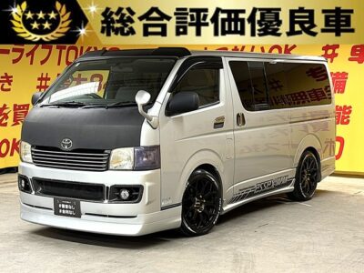 HIACE　ハイエース 　スーパーGL　2型【総合評価優良】【カスタム】【車検１年付】　社外ナビ（CD、DVD、Bluetooth、地デジフルセグTV）　ETC😆　社外フルエアロ＆リヤスポイラー付✨エセックスEM18インチアルミホイール🛞モデリスタマフラー＆玄武ブロック ローダウンされていてカッコよさUP‼️足回りもビルシュタインショックで安定性抜群👌たくさん積んでも安心のヘッドライトレベライザー付🔦両側スライドドアで荷物の出し入れ＆乗り降りラクラク!　🌛TOKYO店専用HPにて更新中❗ carlifegroup.tokyo.jpで検索🕵️‍♂️🌛