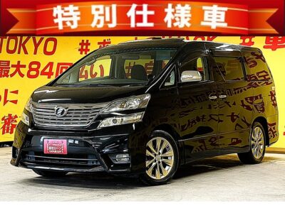 VELLFIRE　ヴェルファイア　2.4Z プラチナセレクション2 タイプゴールド【特別仕様車】【車検２年付】🌈開放感抜群のサンルーフ🌈🎶アルパイン８型HDDナビ＆10.2型後席モニター📺フルセグTV・CD・DVD📀ETC🖥️両側電動スライドドア＆電動バックドア装備‼️アルカンターラシートで座り心地が最高‼️HIDヘッドライトで夜間も明るく安全走行🚗ウォークスルー・キャプテンシート💺オットマンなど高級感溢れる室内😊左右独立のデュアルエアコンや後席独立のWエアコンなど車内の空調も快適🎶TOKYO店専用HPにて更新中❗ carlifegroup.tokyo.jpで検索🕵️‍♂️🌛
