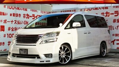VELLFIRE ヴェルファイア 2.4Zプラチナセレクション【特別仕様車】【カスタム】【車検2年付】✨大人気ミニバン・TEIN車高調ローダウンタイプ✨フルスポイラー&4本出しマフラー&WORK製20インチAW装着🔥ツインムーンルーフ付き✨純正HDDナビ🗾DVD💿Bluetooth📱📞地デジフルセグTV📺純正フリップダウンモニター装備🖥️オットマン付キャプテンシート💺でくつろぎ空間のセカンドシート💺両側パワースライドドアー🚪&パワーバックドアーでボタン・リモコン楽々開閉🔘🚗福岡店専用HPでも在庫確認可能‼✨【carlifegroup.fukuoka.jp/】で検索🕵️♂️