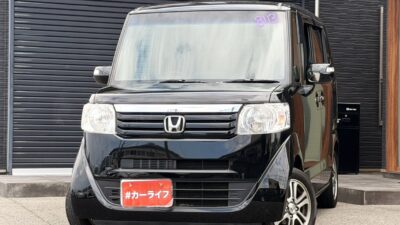 N-BOX G SSパッケージ 月々24,100円でお乗りいただける軽ハイトワゴン✨️ 収納が多く、普段遣いに最適です👜 両側パワースライドドアでお子様の乗り降りもラクラク🚗✨ 純正ナビ&バックカメラで道案内も駐車も安心💫 前後ドライブレコーダー搭載で万が一の時も映像でしっかり安心👍 ETCで高速もスムーズ🎵 AUTOエアコンで快適ドライブ✌️ 🌜大阪店専用HPも要チェック❗carlifegroup.jp で検索🕵️♂️ Instagram・Twitter・TikTokも随時更新中❗❗🌛《1年保証付》