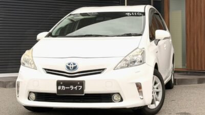 プリウスα　G　3列シートで7人乗車可能✌️💫　フリップダウンモニターで後席のお子様も大喜び間違いなしですね😎✨　バックカメラ＆ETCで運転も高速道路もスムーズです🚗💫　クルコン搭載で長距離運転も疲れない🫧✨　🌜大阪店専用HPも要チェック❗carlifegroup.jp で検索🕵️‍♂️　Instagram・Twitter・TikTokも随時更新中❗❗🌛《1年保証付》