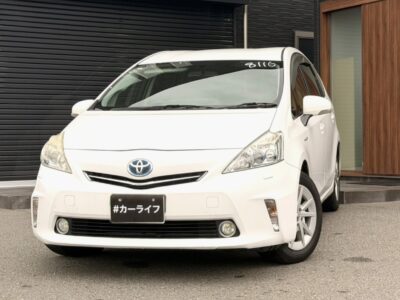プリウスα　G　3列シートで7人乗車可能✌️💫　フリップダウンモニターで後席のお子様も大喜び間違いなしですね😎✨　バックカメラ＆ETCで運転も高速道路もスムーズです🚗💫　クルコン搭載で長距離運転も疲れない🫧✨　🌜大阪店専用HPも要チェック❗carlifegroup.jp で検索🕵️‍♂️　Instagram・Twitter・TikTokも随時更新中❗❗🌛《1年保証付》
