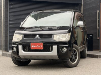 デリカD5　シャモニー　4WD　純正HDDナビでドライブも快適🎵　フルセグTVやDVDも楽しめます✨　両側パワスラでお子様の乗り降りも楽々👍　フリップダウンモニターで後席も退屈しません💫　シートヒーター＆革巻きステアリングで上質な時間を🚗　フロント・サイド・バックカメラで駐車も安心です💎🌜大阪店専用HPも要チェック❗carlifegroup.jp で検索🕵️‍♂️　Instagram・Twitter・TikTokも随時更新中❗❗🌛《1年保証付》